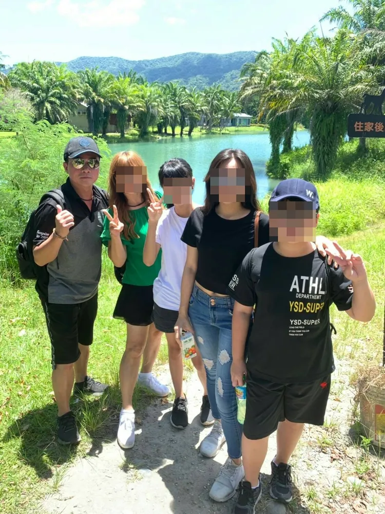 陳明寶臉書裡全是與妻小出遊時照片。翻攝陳明寶臉書