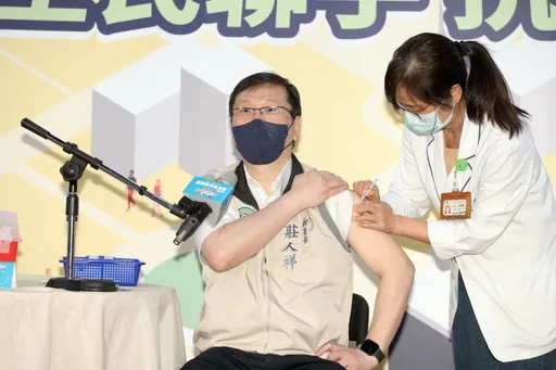 全聯也可打流感疫苗！　前百人1公斤香蕉帶回家