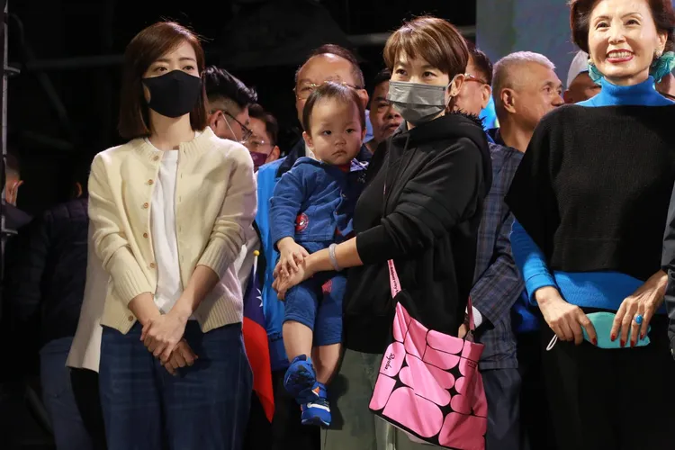 蔣萬安家人到場支持。，朱世閎攝