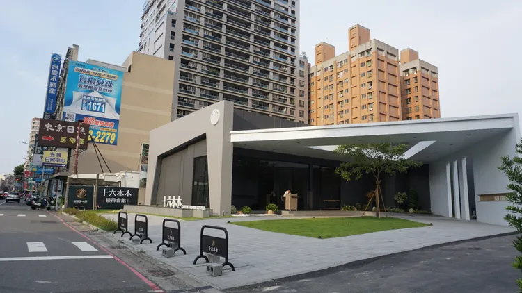 高雄房市呈現住宅頻頻創價，但樓店價格仍屬平穩態勢。葉家銘攝