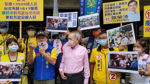 高喊「下架陳時中」被架離！新黨候選人控10警鎖喉圍毆　陳時中也挨告
