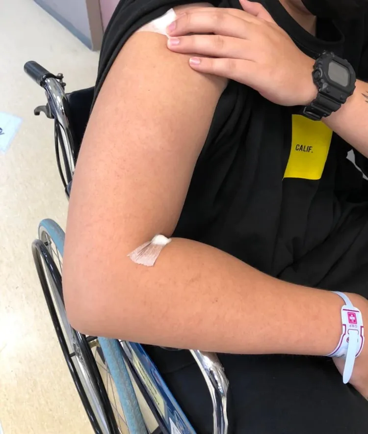 男網友刪文後又PO出自己坐著輪椅的照片。翻攝爆料公社