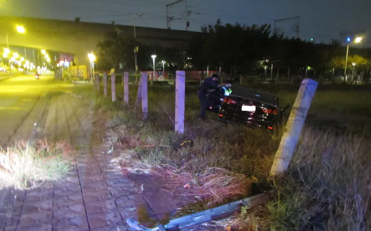 警方初步研判自小客駕駛心肌梗塞釀禍。讀者提供