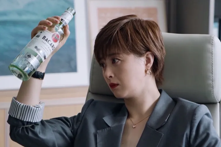 蔣欣在因工作壓力大，靠酗酒緩解。中天娛樂台提供