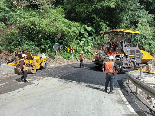 逾40部汽机车受困明池山区近月 公路总局明戒护通行撤出