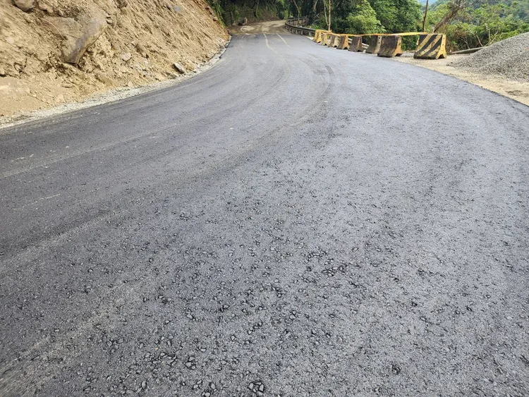 台7線明池至百韜橋路段便道於9日搶通10日起分2時段通行。四工處提供