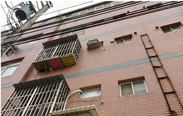 鄭女遭囚禁於湖口鄉租屋處，遭前女友等5名女子持鐵棍毆打死亡。讀者提供