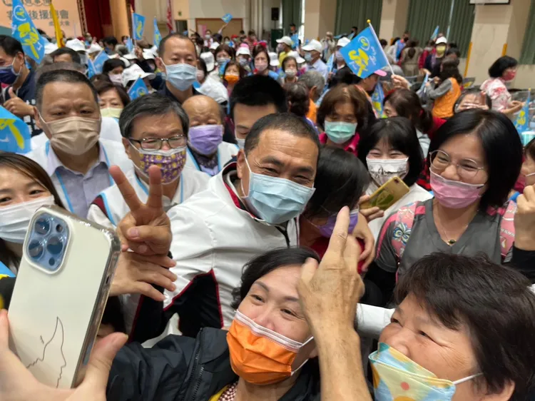 侯友宜社福政見主要延續上一屆政策，包括公托公幼持續興建，銀新未來城也正推動中。競辦提供