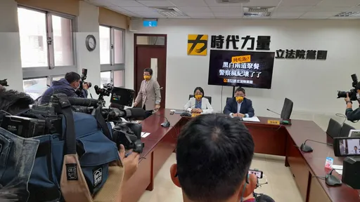 陳椒華留不住王婉諭、邱顯智 臉色凝重!記者會中途離場