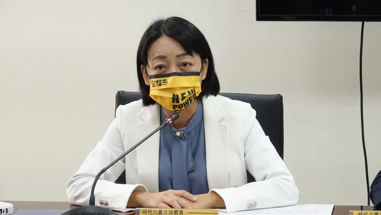 王婉諭說，自己跟決策委員不會接受慰留，會繼續請辭。莊宗達攝