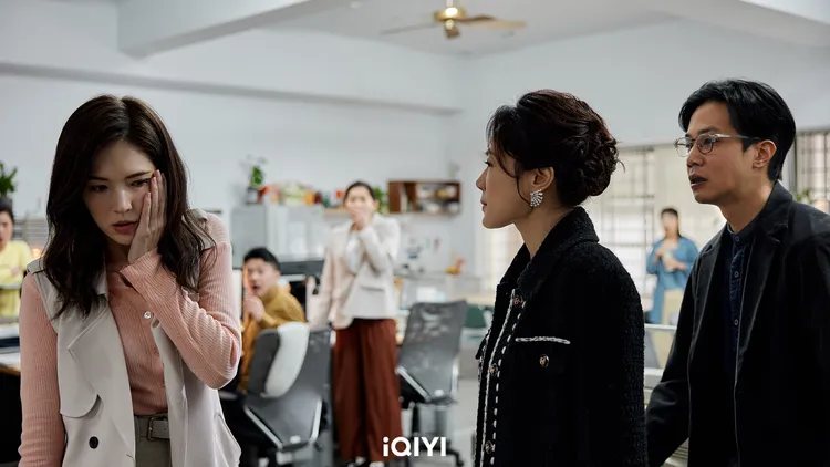 許瑋甯（左起）遭尹馨賞巴掌，羞辱「你沒資格教我兒子」。愛奇藝國際站提供