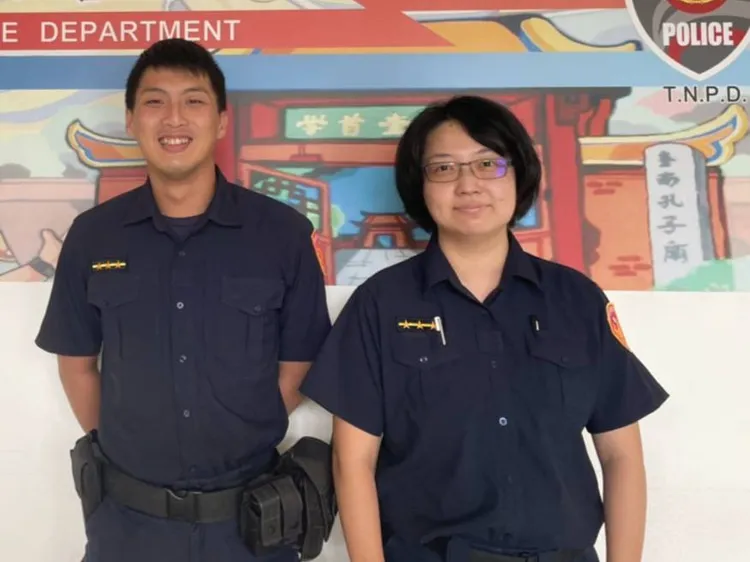 南門派出所警員黃毓晴和黃威遠。警方提供