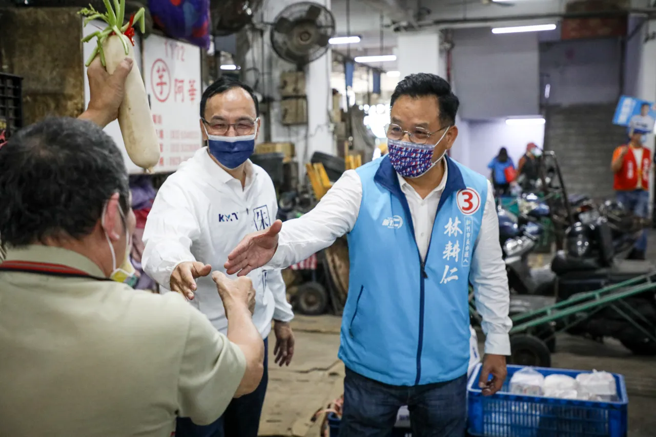 被高虹安稱「當選機率很低的候選人」,林耕仁說,他實實在在,新竹市民需要的是一個肯做事、中道理性的候選人。朱立倫團隊提供