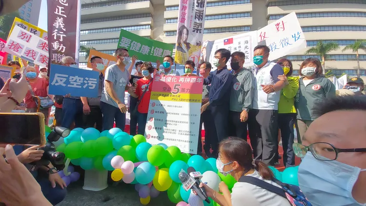 陳其邁提出，2025年興達電廠提前除役，2024轉成備載等政見。凃建豐攝