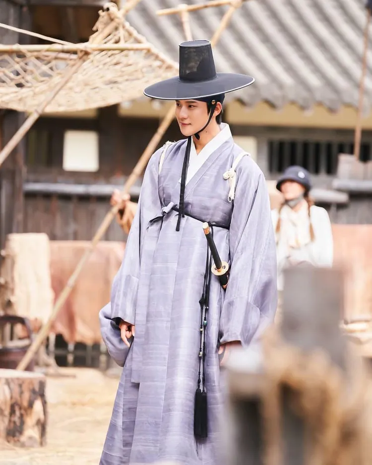 文相敏因演出成枏大君，討論度爆表，首次挑戰古裝劇獲好評。翻攝文相敏IG