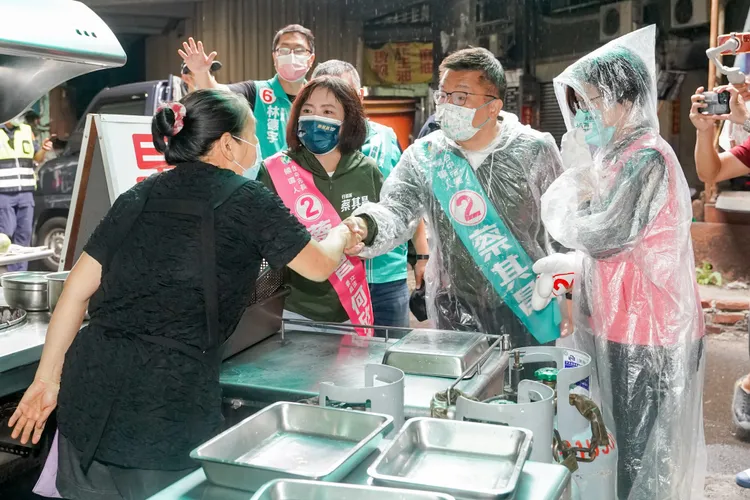 蔡其昌說每個人都有自己的選戰步調，他的民調正持續往上走，他深信最後會贏得選戰。蔡其昌總部提供