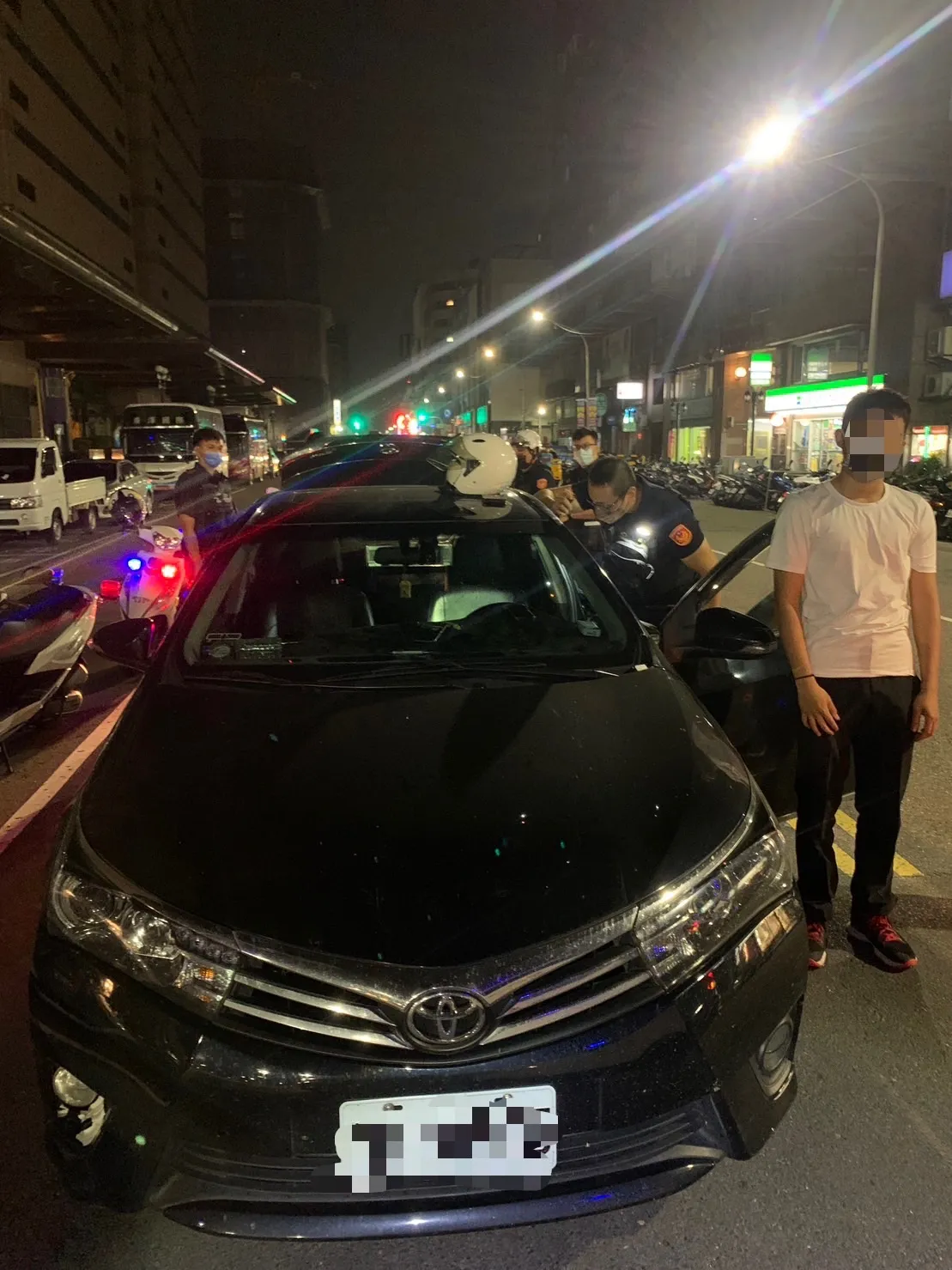 蔡男將毒品包推得一乾二淨,還說:「我懷疑是我朋友的。」讀者提供