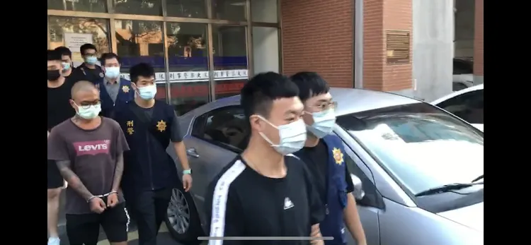 警方日前拘提林男等10人到案。翻攝畫面