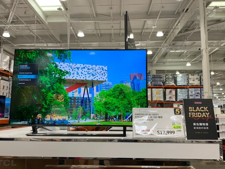SAMSUNG 50吋CRYSTAL 4K UHD電視，原價2萬3999元，特價1萬7999元。劉欣欣攝