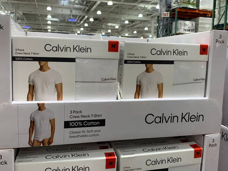 CALVIN KLEIN男純棉短袖上衣三件組，原價749元，特價599元。劉欣欣攝