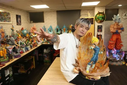 八三夭鼓手連拔2顆智齒 曬半邊腫臉「痛暈」