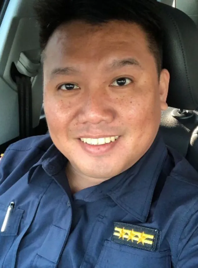 嫌犯陳俊聖（原名陳俊穎）之前曾穿警察制服，假冒警官騙女人。讀者提供