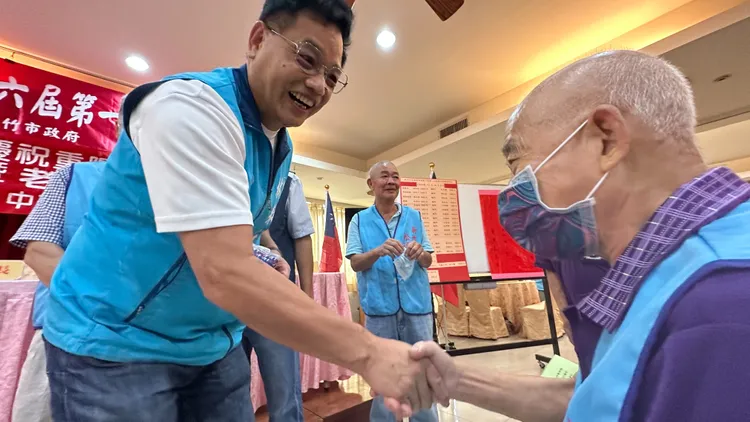 杜聖聰指出，這些年來新竹市老年人口凋零，而這些因過世流失的選票以支持藍營的榮民、榮眷居多。資料畫面