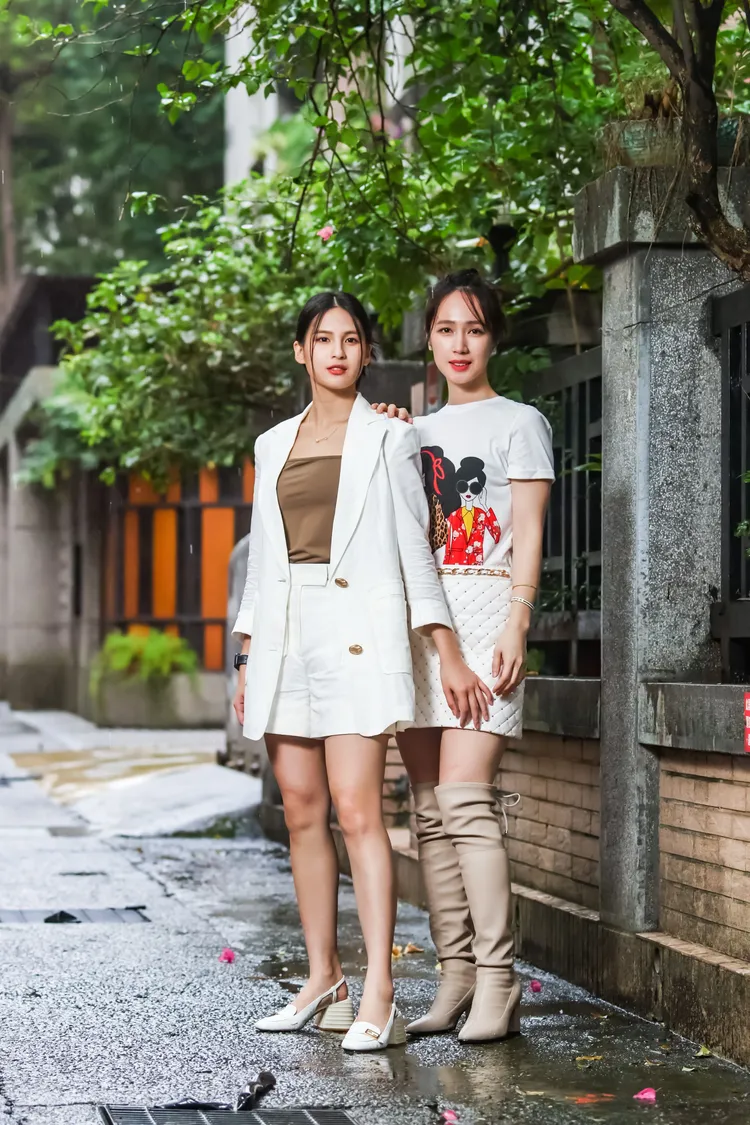 林亭莉（左）和小薰都是女團出身。趙世平攝