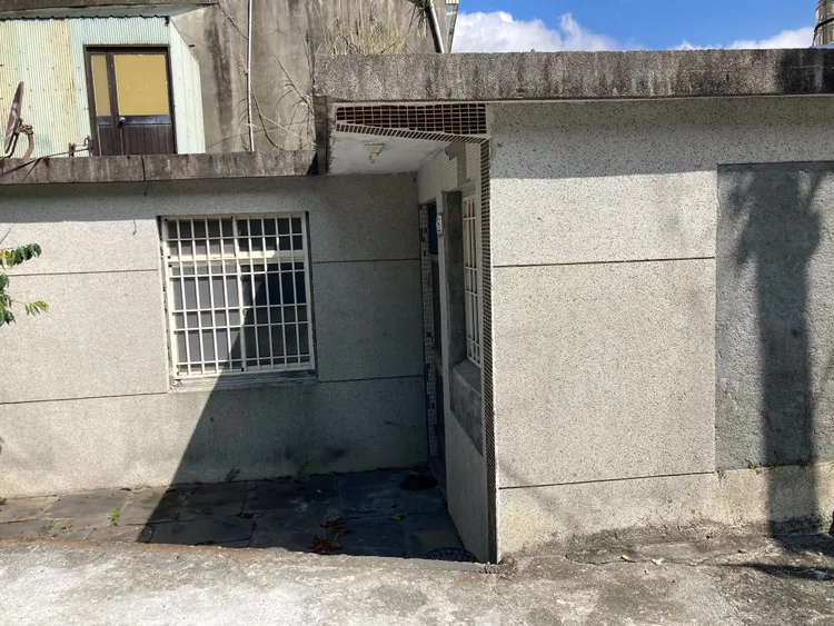 麥女承諾欲帶著老翁回家住，但老翁稱都沒做到。麥女霧台山區老家也已閒置多年。陳宏銘攝