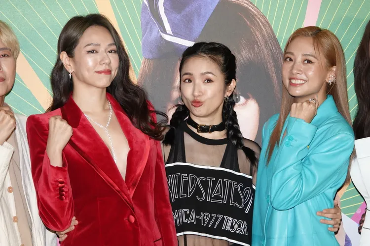 林依晨（右二）在《女優，摔吧！》中客串演出。陳德興攝