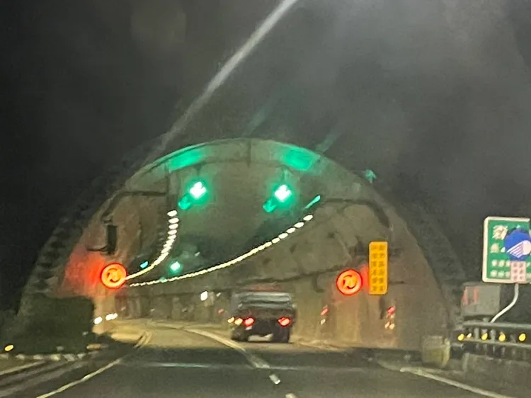 該貨車通過森永草埔隧道。大武分局提供