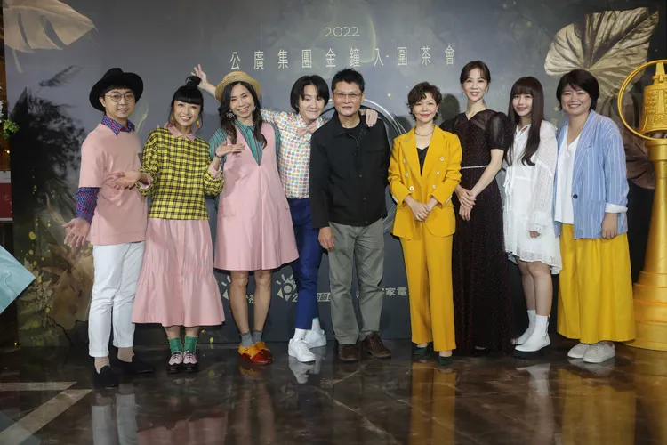 「旺福」（左起）、導演陳長綸、于子育、謝盈萱、琳誼、導演嚴藝文。資料照片