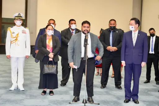 諾魯共和國總統率團訪台 蔡英文軍禮隆重歡迎