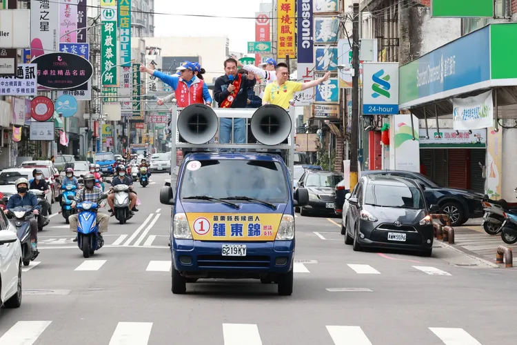 鍾東錦今、明兩天全縣謝票。鍾東錦競選總部提供