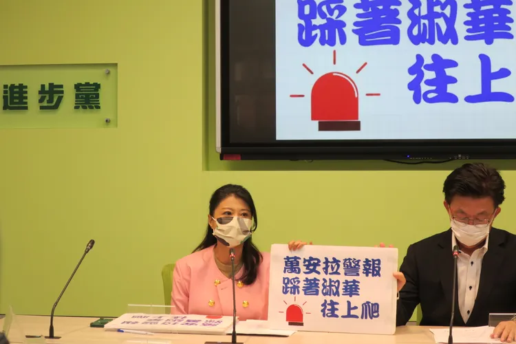 林楚茵指出，國民黨開記者會，坐實蔣萬安選情拉警報，連自己人（許淑華）都踩著往上爬。施智齡攝