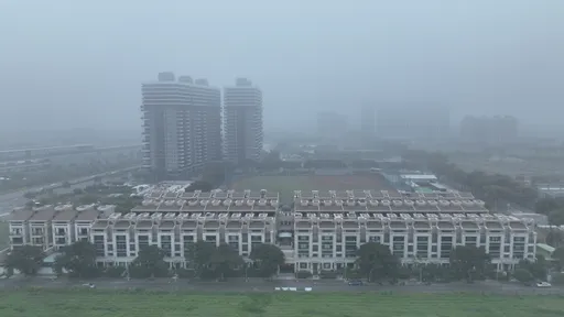 高雄「除了暖還很霧」 外出戴口罩!八監測站空氣品質亮橘燈