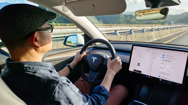Autopilot和FSD仍是目前同級最強。翁玉信攝