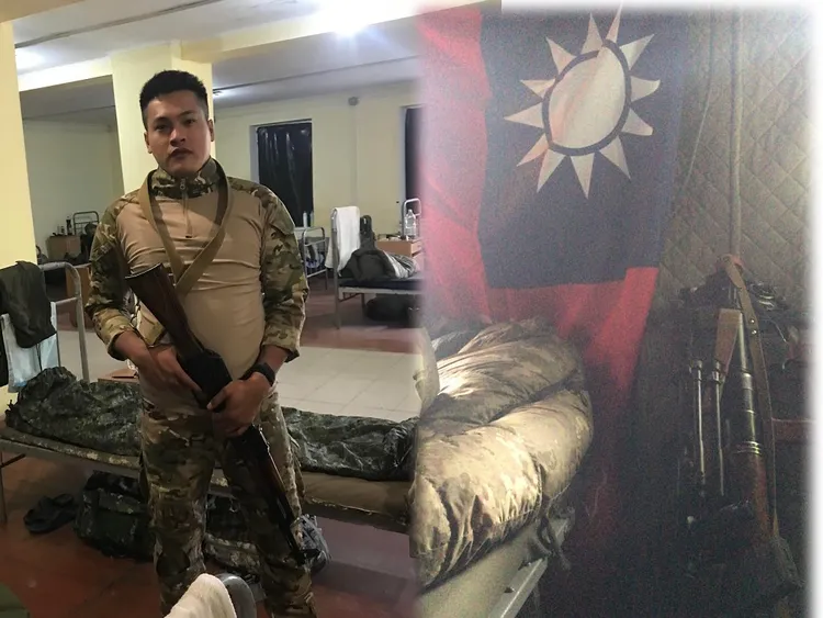 曾煜閎在烏克蘭期間仍帶著中華民國國旗。翻攝自曾昱閎臉書