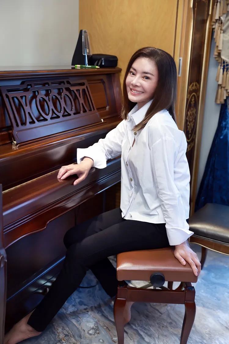 Rita以「美魔女」之姿出道，圓夢推出全新專輯《年華》。艾迪昇傳播提供