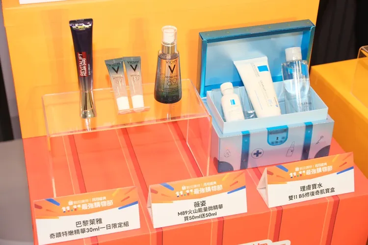 薇姿 M89火山能量微精華及熱銷超過650萬瓶的雅漾 舒護活泉水，統一價通通1,111元。陳志淵攝