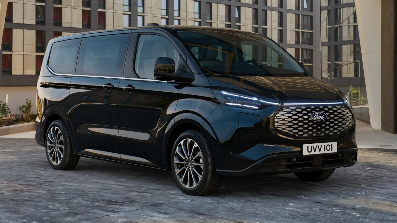 最高階Titanium X車型主攻豪華商旅市場,外觀採用19吋輪圈、矩陣式LED頭燈等配備。原廠照片
