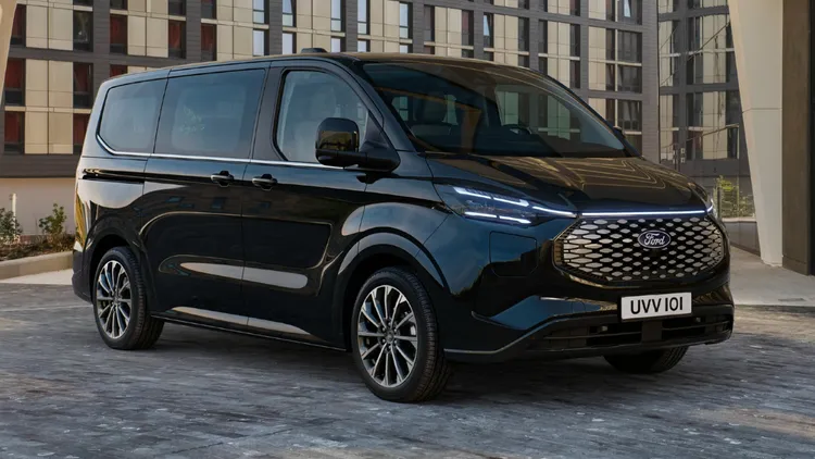 最高階Titanium X車型主攻豪華商旅市場，外觀採用19吋輪圈、矩陣式LED頭燈等配備。原廠照片