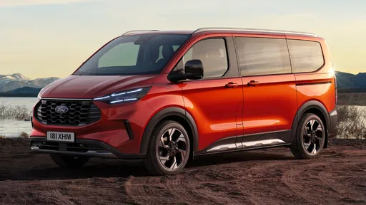 Ford旅行家Tourneo Custom海外大改款亮相 純電版本外還有越野化風格車型