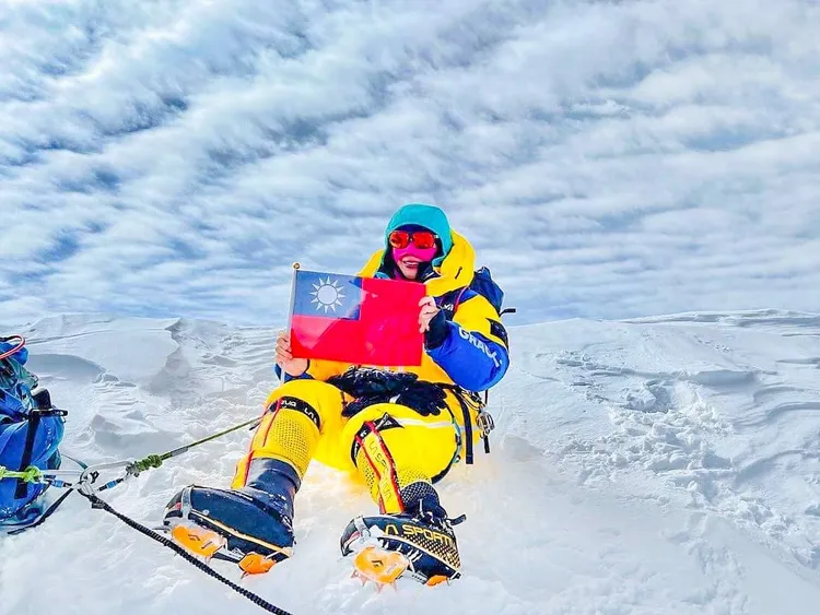 曾格爾加舒布魯峰二號G2 8035m無氧登頂成功。翻攝自曾格爾臉書