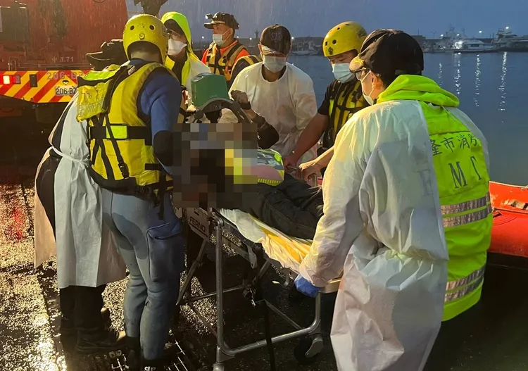 男子送醫時已無生命跡象。翻攝畫面