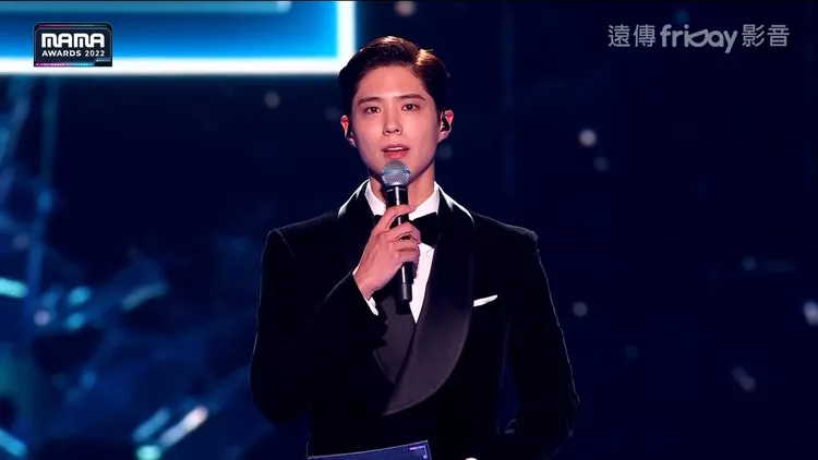 朴寶劍擔任主持人開場。翻攝friDay影音