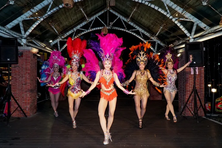 開幕暨踩街嘉年華會將有近50團宜蘭在地產業、社區、學校及團體使出渾身創意裝扮，繽紛演出走上街頭，拉開溫泉季序幕。縣府提供