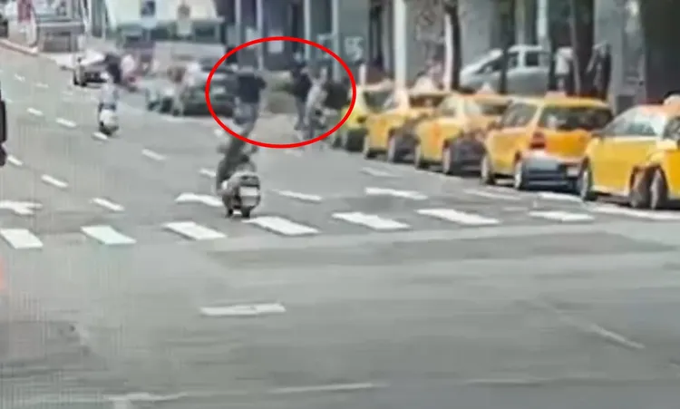 警方公布監視器，證實警員並未還手。翻攝畫面