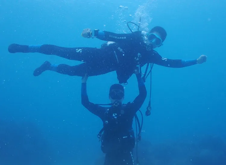 林勵、林彥廷完成潛水人生目標。