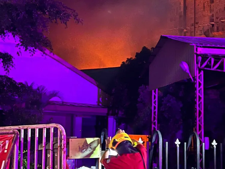 蘇男偷竊電纜線的倉庫位於馬卡道路，10月份曾發生火災。讀者提供